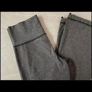 Lululemon yoga pants, excellent condition, never worn
